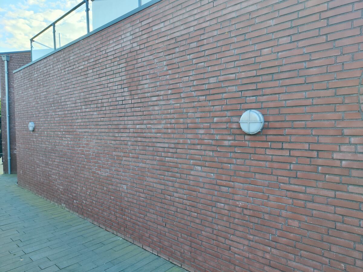 Gevel vóór reiniging met Softwash